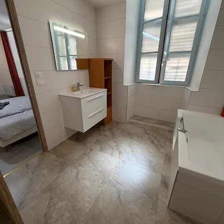 Gasthof 25m2, Avec Salle De Salle De Bains Privative, En Hyper Centre, Aix Les Bains 3*